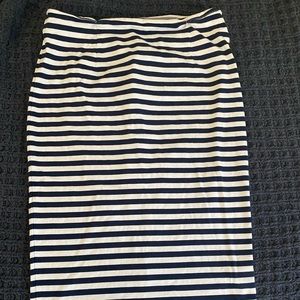 High waisted pencil skirt, fit it below knee. Navy and white.